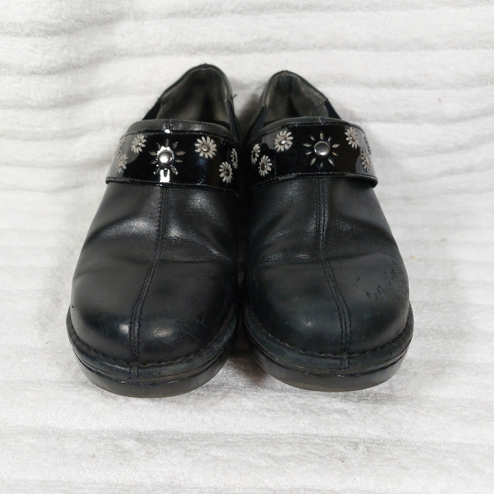 Ariat Westlake Size 8.5 Leather Black Studded Stitched Flowers Clogs 15111 Shoes - Picture 3 of 8